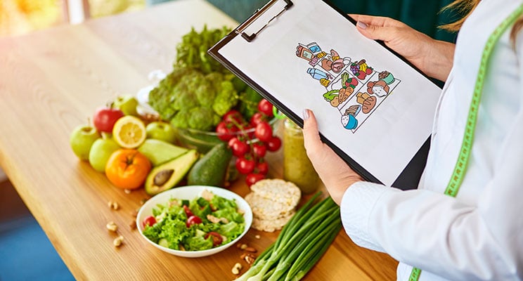 Nutriólogo: Asesoramiento nutricional y educación