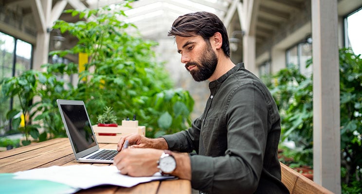 Complementa tu perfil profesional estudiando Derecho