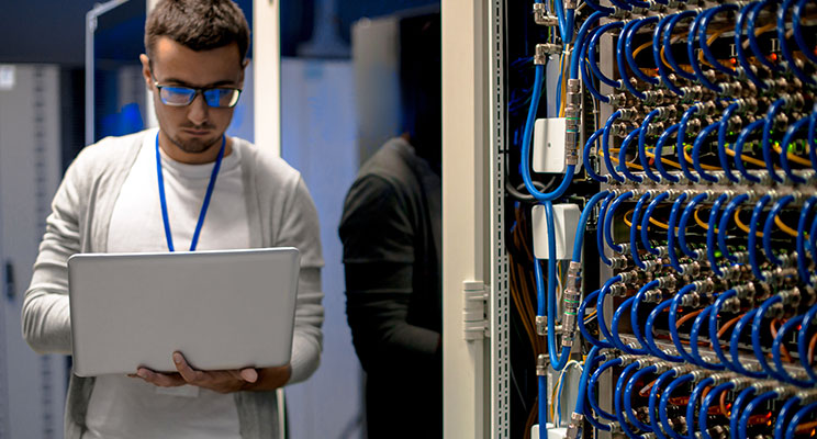 Ten un título universitario en Tecnologías de la Información