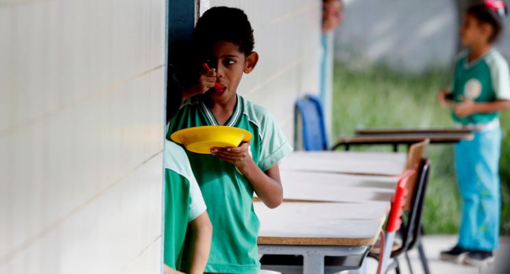 Apoya a niños vulnerables estudiando Trabajo Social