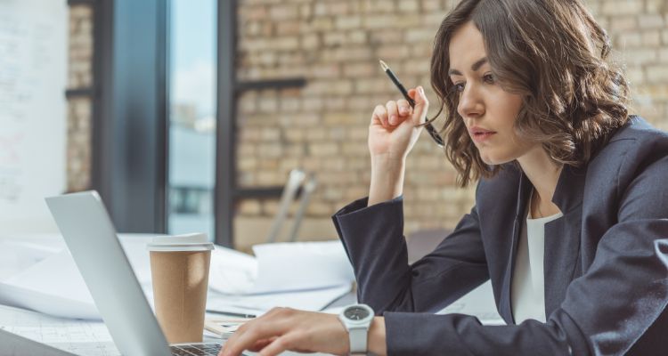 Impulsa tu negocio: estudia Mercadotecnia en línea